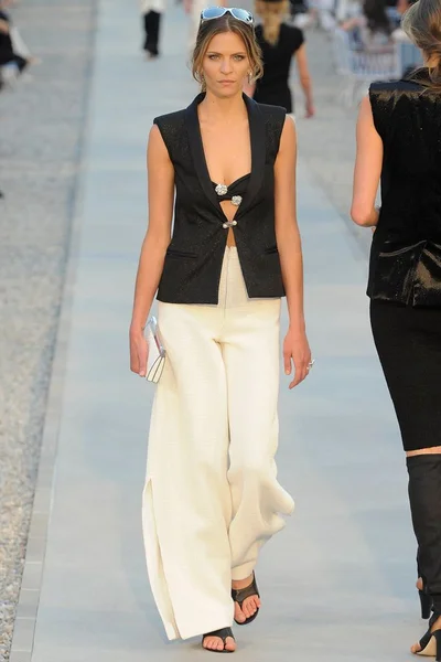 Look 64